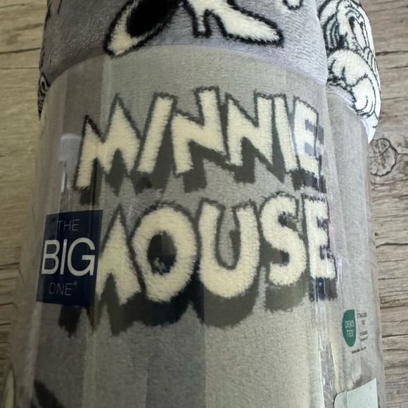 Disney Mickey & Friends Oversized Plush Throw Blanket - Picture 9 of 9